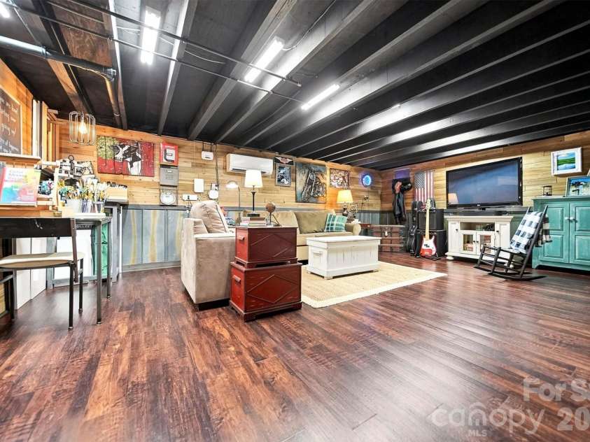 1068 5th Avenue Court, Hickory, NC 28601.  MLS# CAR4418564, YatesRealty ID 47888. 