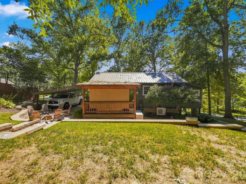 1068 5th Avenue Court, Hickory, NC 28601.  MLS# CAR4418564, YatesRealty ID 47888. 