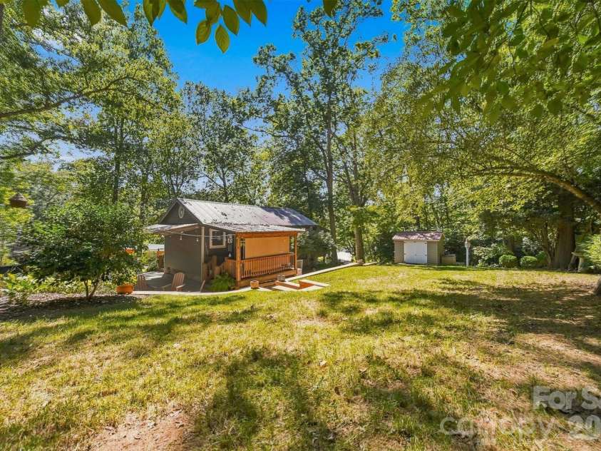 1068 5th Avenue Court, Hickory, NC 28601.  MLS# CAR4418564, YatesRealty ID 47888. 