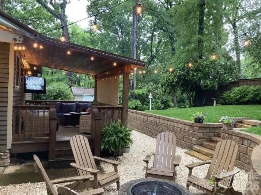 1068 5th Avenue Court, Hickory, NC 28601.  MLS# CAR4418564, YatesRealty ID 47888. 