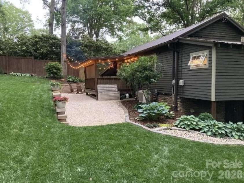 1068 5th Avenue Court, Hickory, NC 28601.  MLS# CAR4418564, YatesRealty ID 47888. 