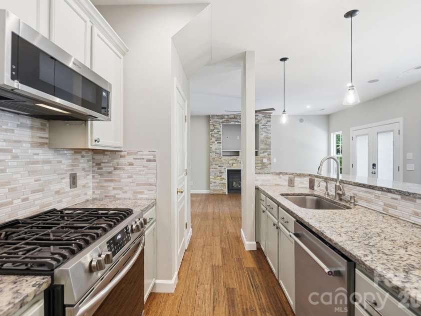 11402 Heritage Green Drive, Cornelius, NC 28031.  MLS# CAR4413381, YatesRealty ID 47889. 