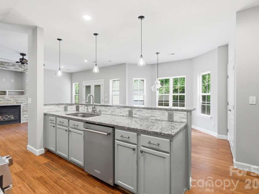 11402 Heritage Green Drive, Cornelius, NC 28031.  MLS# CAR4413381, YatesRealty ID 47889. 