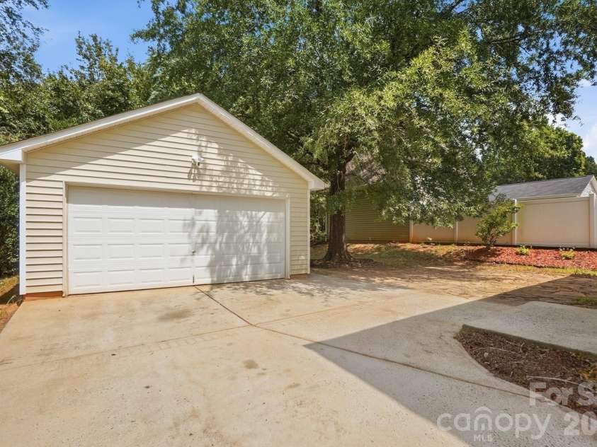 11402 Heritage Green Drive, Cornelius, NC 28031.  MLS# CAR4413381, YatesRealty ID 47889. Detached 2 car garage