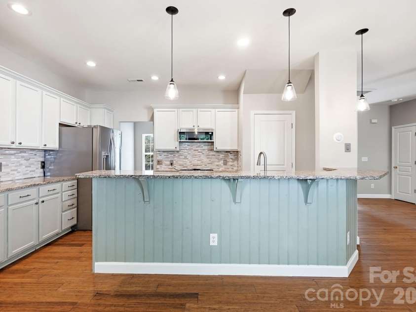 11402 Heritage Green Drive, Cornelius, NC 28031.  MLS# CAR4413381, YatesRealty ID 47889. Island with Breakfast bar