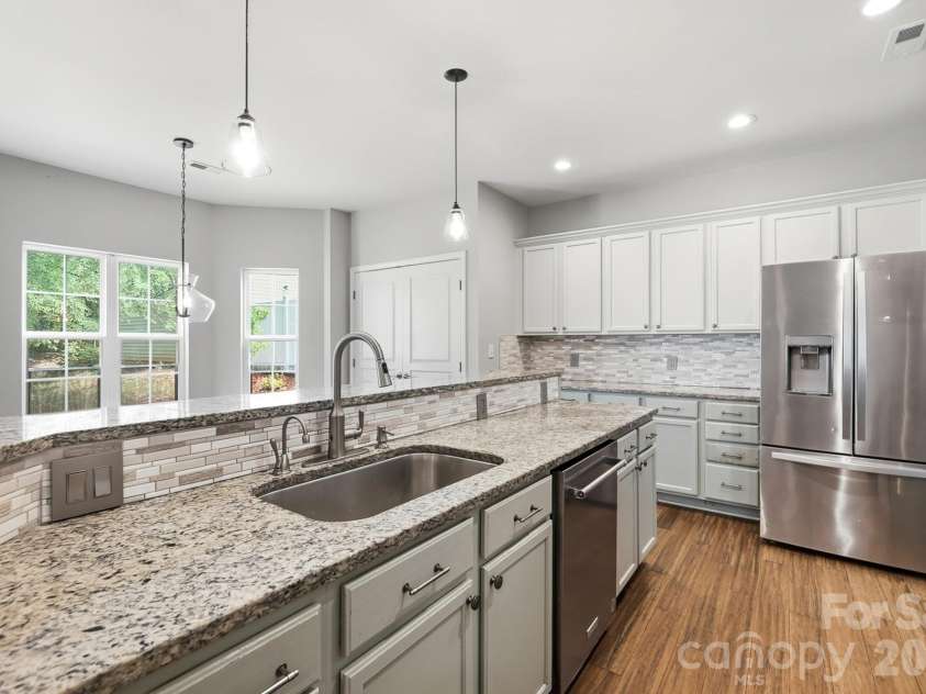 11402 Heritage Green Drive, Cornelius, NC 28031.  MLS# CAR4413381, YatesRealty ID 47889. Lots of wokring counter space