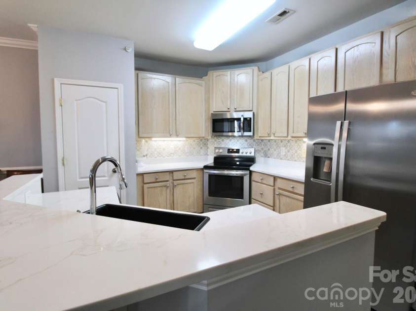 1364 21st Avenue, Hickory, NC 28601.  MLS# CAR4335638, YatesRealty ID 4789. 