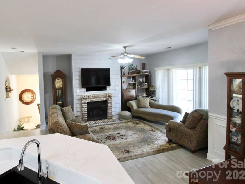 1364 21st Avenue, Hickory, NC 28601.  MLS# CAR4335638, YatesRealty ID 4789. 