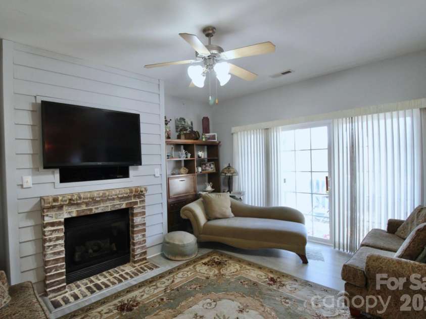 1364 21st Avenue, Hickory, NC 28601.  MLS# CAR4335638, YatesRealty ID 4789. 