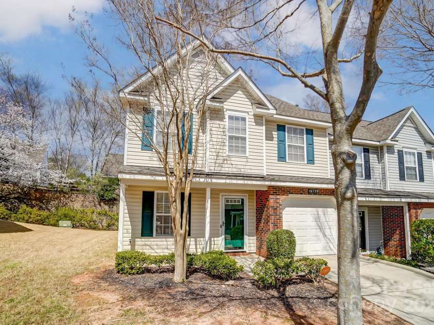 16729 Timber Crossing Road, Charlotte, NC 28213.  MLS# CAR4237038, YatesRealty ID 4789. 