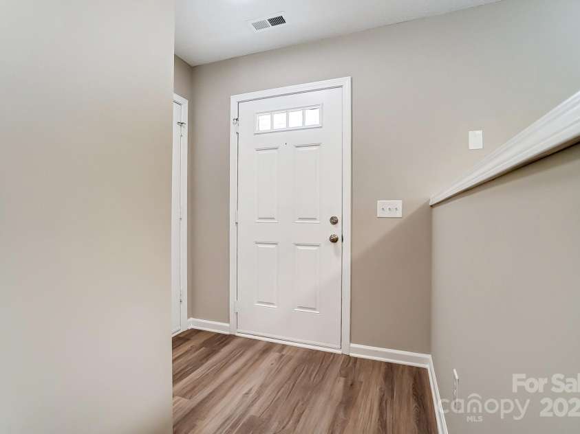 16729 Timber Crossing Road, Charlotte, NC 28213.  MLS# CAR4237038, YatesRealty ID 4789. 