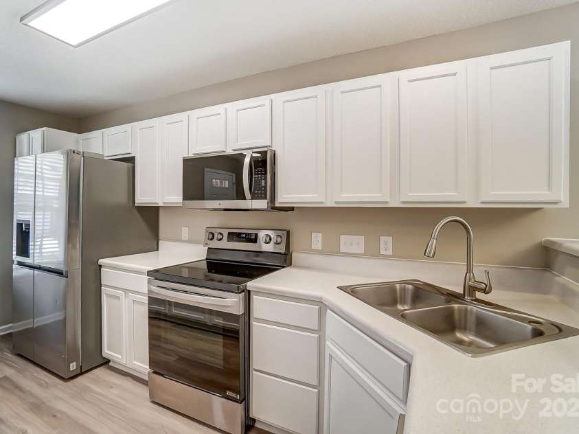 16729 Timber Crossing Road, Charlotte, NC 28213.  MLS# CAR4237038, YatesRealty ID 4789. 