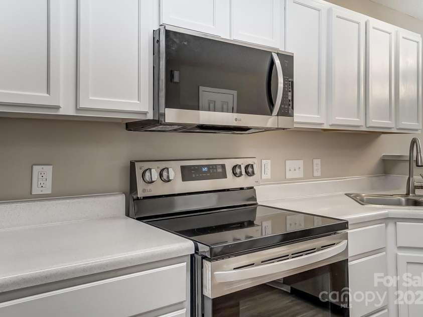 16729 Timber Crossing Road, Charlotte, NC 28213.  MLS# CAR4237038, YatesRealty ID 4789. 