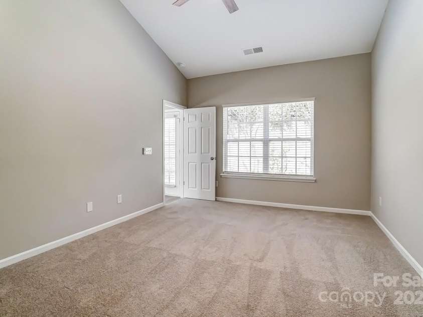 16729 Timber Crossing Road, Charlotte, NC 28213.  MLS# CAR4237038, YatesRealty ID 4789. 