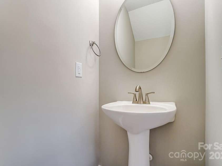 16729 Timber Crossing Road, Charlotte, NC 28213.  MLS# CAR4237038, YatesRealty ID 4789. 