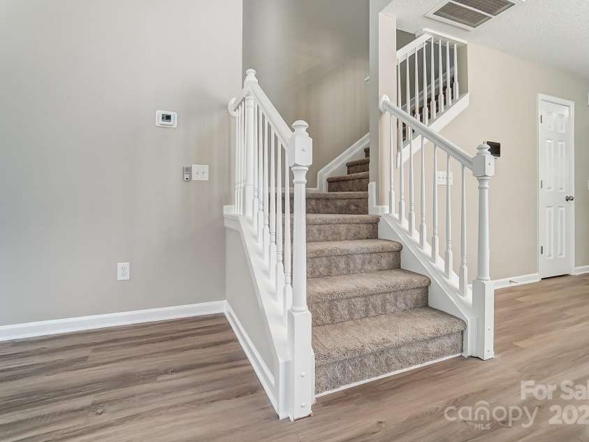 16729 Timber Crossing Road, Charlotte, NC 28213.  MLS# CAR4237038, YatesRealty ID 4789. 