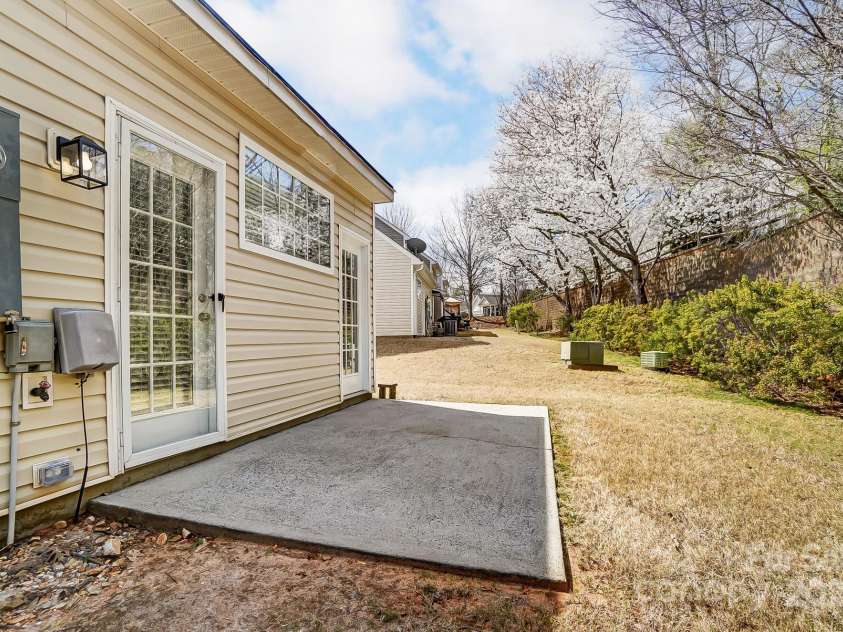 16729 Timber Crossing Road, Charlotte, NC 28213.  MLS# CAR4237038, YatesRealty ID 4789. 