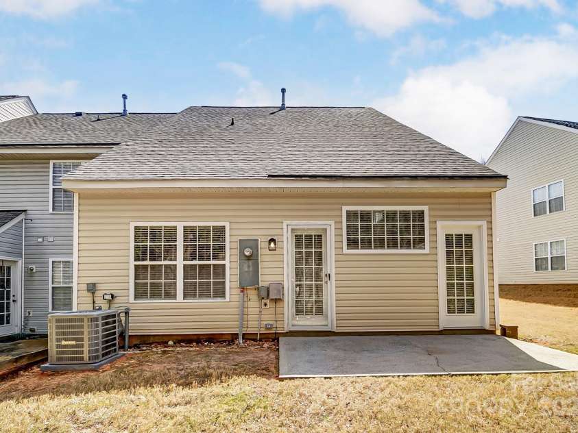 16729 Timber Crossing Road, Charlotte, NC 28213.  MLS# CAR4237038, YatesRealty ID 4789. 