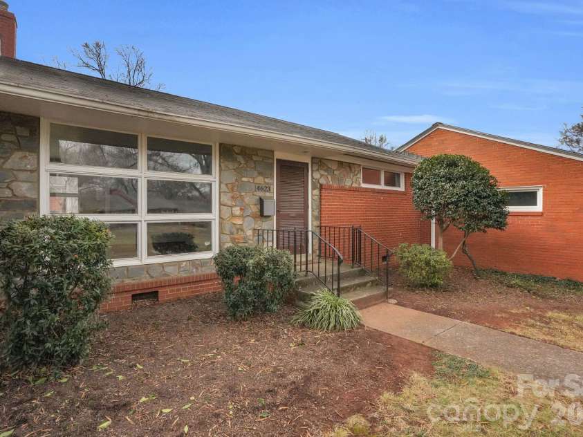 4623 Woodlark Lane, Charlotte, NC 28211.  MLS# CAR4341152, YatesRealty ID 4789. 