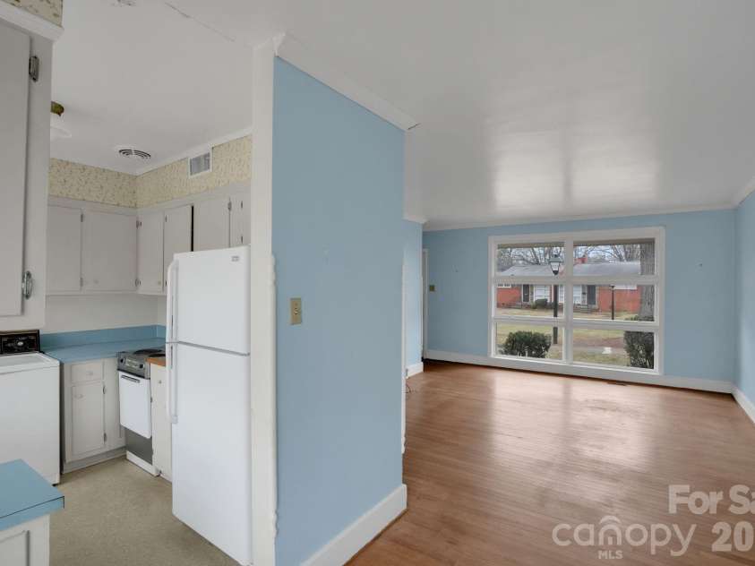 4623 Woodlark Lane, Charlotte, NC 28211.  MLS# CAR4341152, YatesRealty ID 4789. 