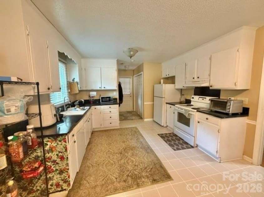 5701 Trotters Ridge Road, Charlotte, NC 28227.  MLS# CAR4419787, YatesRealty ID 47898. Kitchen