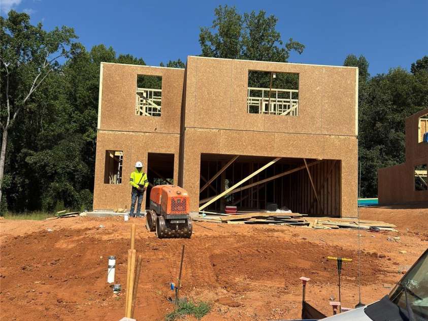 1926 Sunflower Circle, Newton, NC 28658.  MLS# CAR4419797, YatesRealty ID 47899. 
