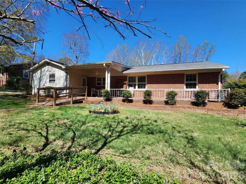 217 Saint John Street, Dallas, NC 28034.  MLS# CAR4359136, YatesRealty ID 4790. 