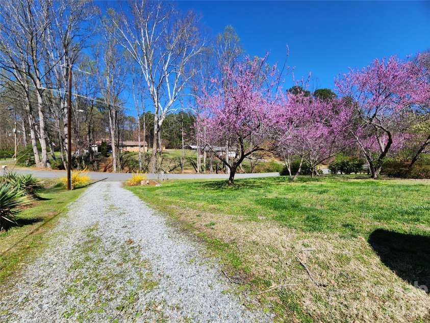 217 Saint John Street, Dallas, NC 28034.  MLS# CAR4359136, YatesRealty ID 4790. 