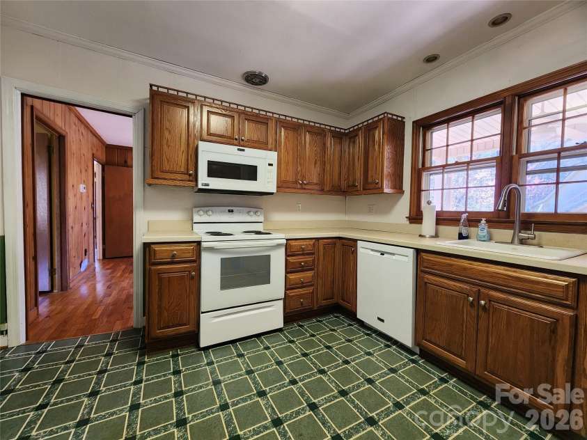 217 Saint John Street, Dallas, NC 28034.  MLS# CAR4359136, YatesRealty ID 4790. 