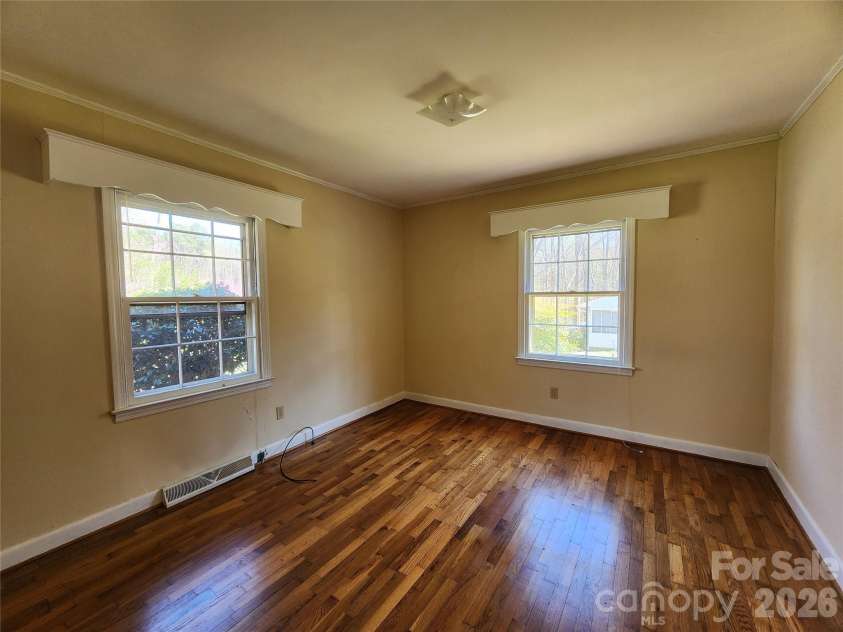 217 Saint John Street, Dallas, NC 28034.  MLS# CAR4359136, YatesRealty ID 4790. 
