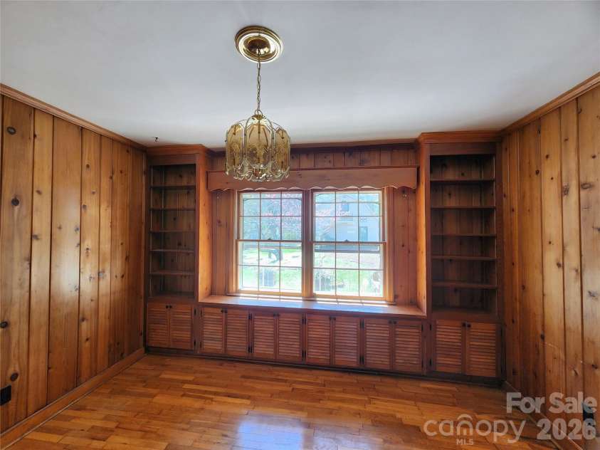 217 Saint John Street, Dallas, NC 28034.  MLS# CAR4359136, YatesRealty ID 4790. 