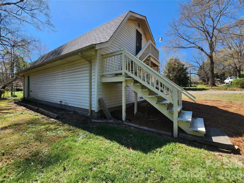 217 Saint John Street, Dallas, NC 28034.  MLS# CAR4359136, YatesRealty ID 4790. 
