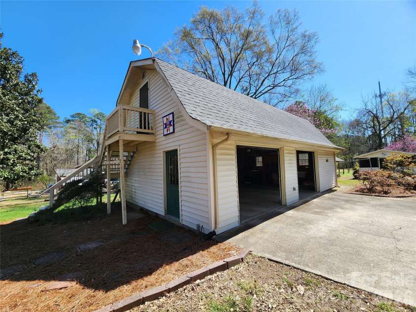 217 Saint John Street, Dallas, NC 28034.  MLS# CAR4359136, YatesRealty ID 4790. 