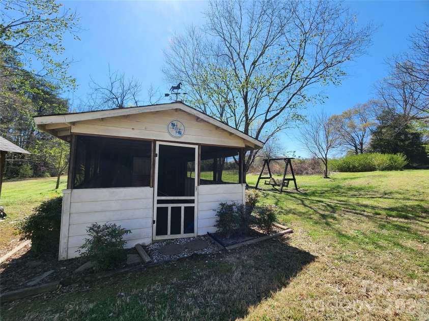 217 Saint John Street, Dallas, NC 28034.  MLS# CAR4359136, YatesRealty ID 4790. 