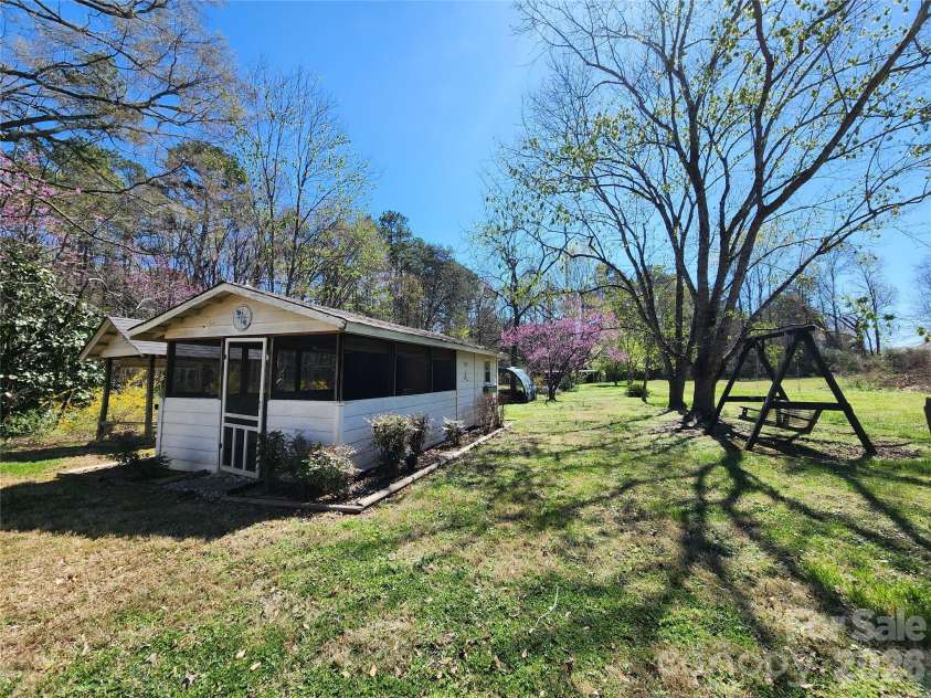 217 Saint John Street, Dallas, NC 28034.  MLS# CAR4359136, YatesRealty ID 4790. 