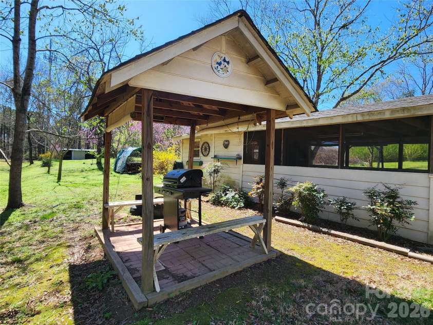 217 Saint John Street, Dallas, NC 28034.  MLS# CAR4359136, YatesRealty ID 4790. 