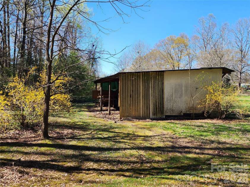 217 Saint John Street, Dallas, NC 28034.  MLS# CAR4359136, YatesRealty ID 4790. 