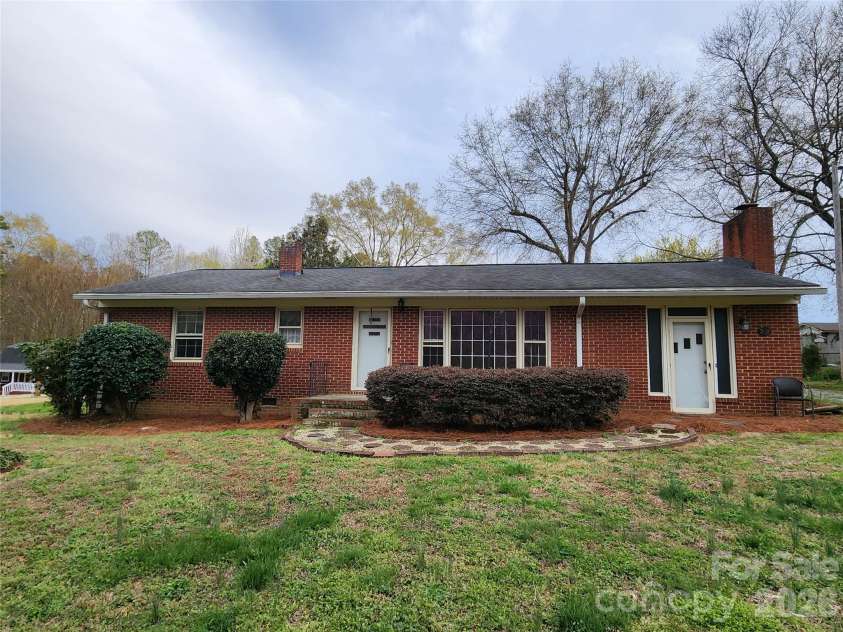 217 Saint John Street, Dallas, NC 28034.  MLS# CAR4359136, YatesRealty ID 4790. 