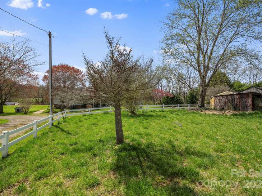 87 Sellers Road, Clyde, NC 28721.  MLS# CAR4242753, YatesRealty ID 4790. 