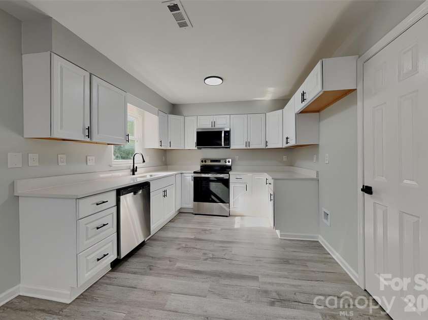 9428 White Cedar Court, Charlotte, NC 28213.  MLS# CAR4419801, YatesRealty ID 47902. 