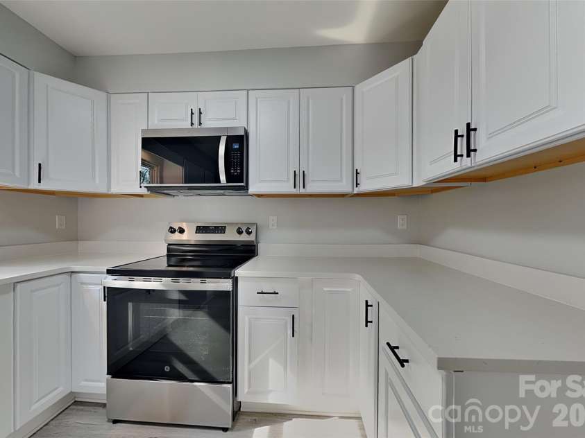 9428 White Cedar Court, Charlotte, NC 28213.  MLS# CAR4419801, YatesRealty ID 47902. 