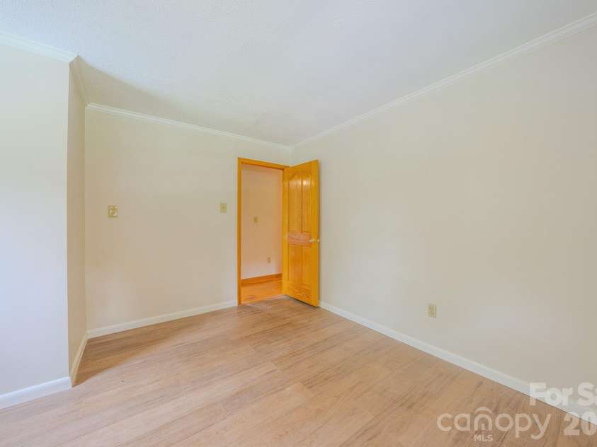 163 Meadowbrook Lane, Marion, NC 28752.  MLS# CAR4417340, YatesRealty ID 47903. Basement Bathroon
