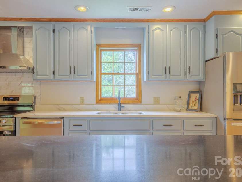 163 Meadowbrook Lane, Marion, NC 28752.  MLS# CAR4417340, YatesRealty ID 47903. Kitchen