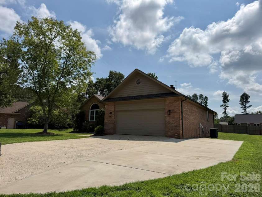 141 Walking Horse Run, Stanley, NC 28164.  MLS# CAR4419796, YatesRealty ID 47905. 