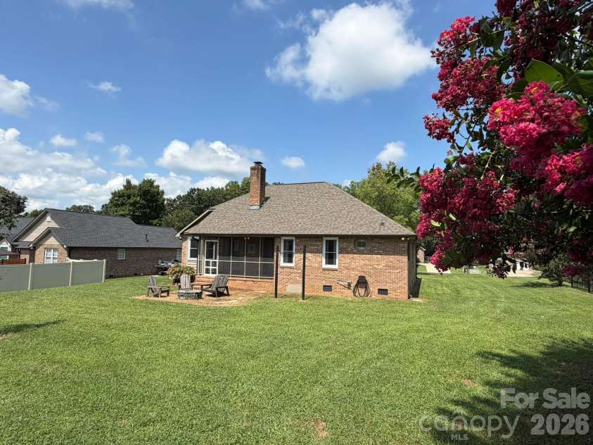 141 Walking Horse Run, Stanley, NC 28164.  MLS# CAR4419796, YatesRealty ID 47905. 