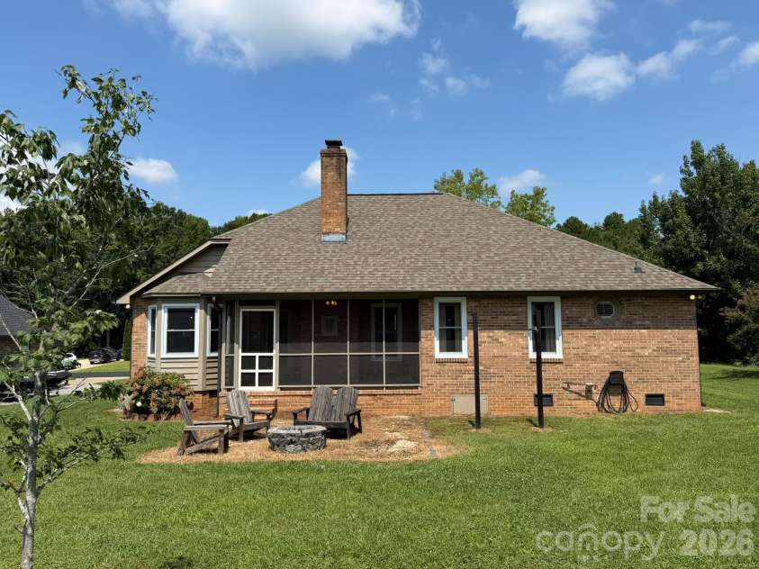 141 Walking Horse Run, Stanley, NC 28164.  MLS# CAR4419796, YatesRealty ID 47905. 