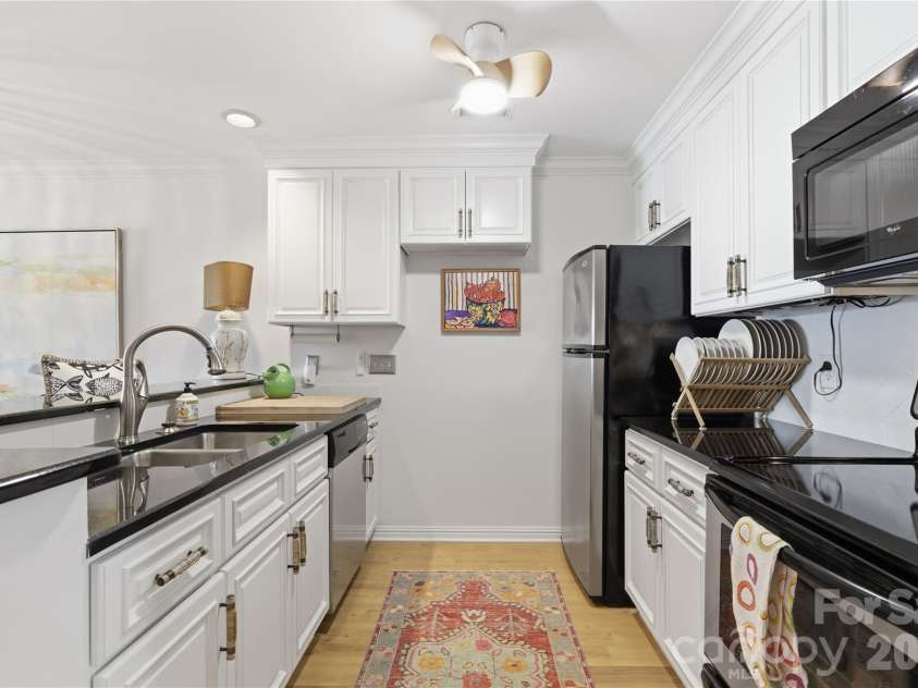 932 Southwest Drive, Davidson, NC 28036.  MLS# CAR4414444, YatesRealty ID 47906. Convenient kitchen workspace with easy access to the dining area.