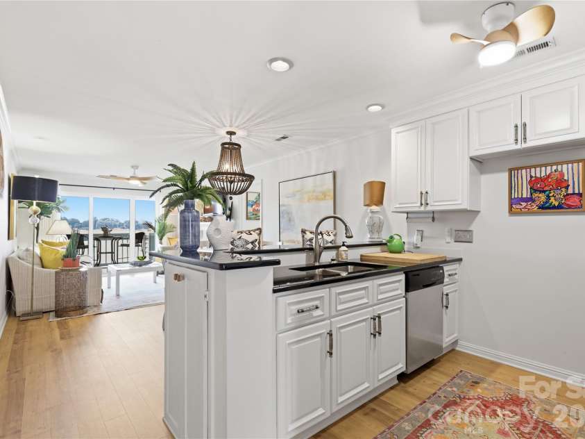 932 Southwest Drive, Davidson, NC 28036.  MLS# CAR4414444, YatesRealty ID 47906. Kitchen offers a practical layout for everyday living.