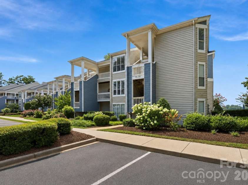 932 Southwest Drive, Davidson, NC 28036.  MLS# CAR4414444, YatesRealty ID 47906. Reserved Parking