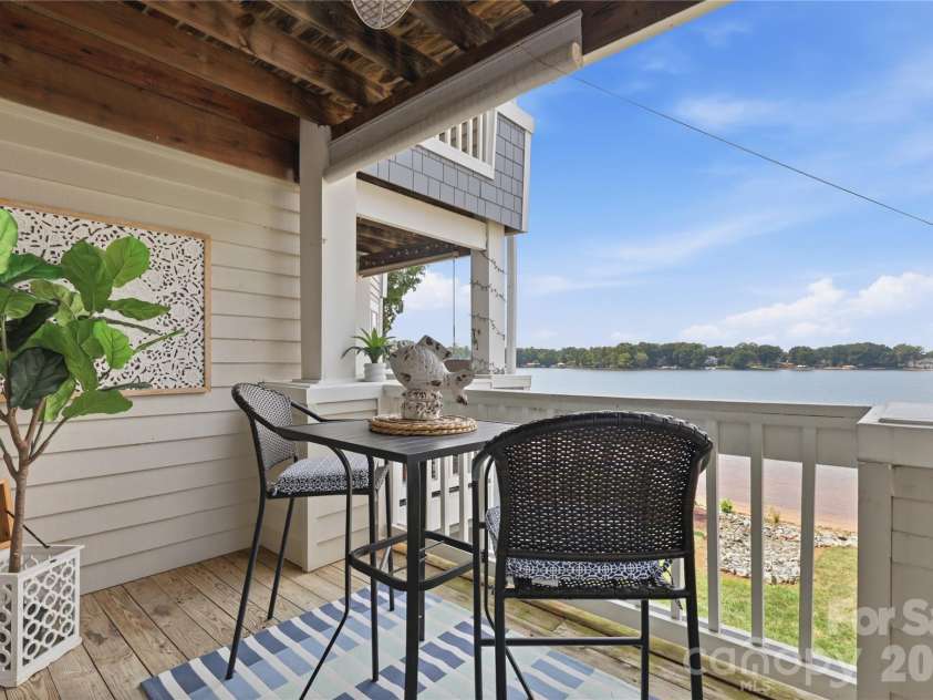 932 Southwest Drive, Davidson, NC 28036.  MLS# CAR4414444, YatesRealty ID 47906. Second-level residence in the desirable Southpoint community.